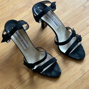 Manolo Blahnik Elegant Black Bow Heels